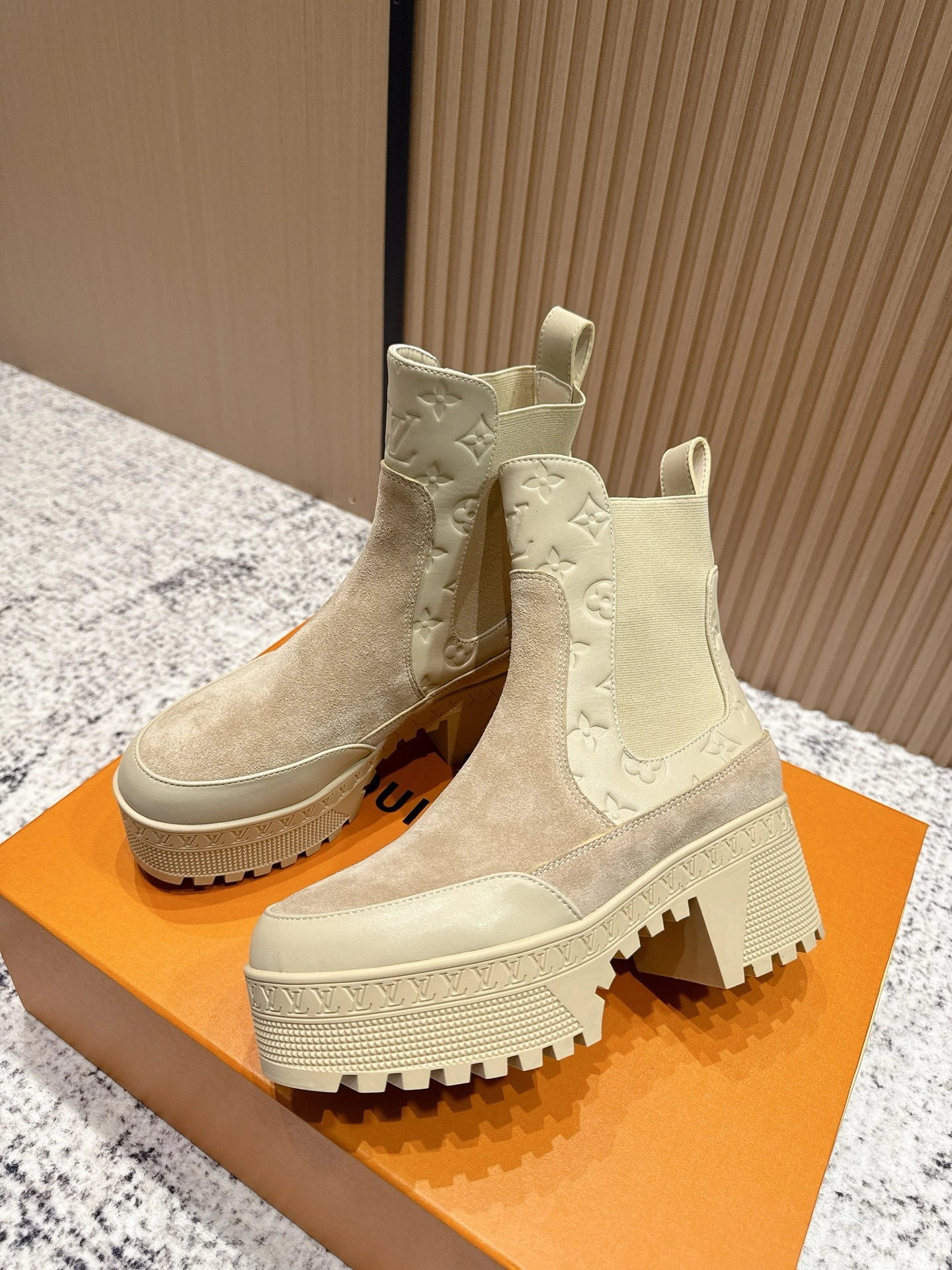 COCO-- 8V 1AC7WU cowhide Heel height ：7cm Waterproof：3.5cm item:E-X362J2908